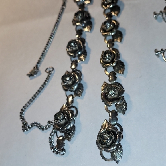 Vintage 1950 Rose Necklace, bracelet and earrings Set - Picture 4 of 9